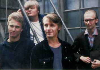 Tuomari Nurmio & K�yhien Yst�v�t